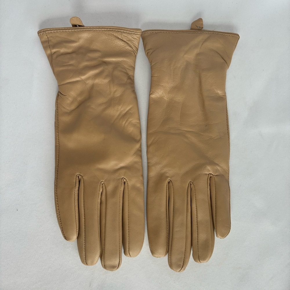 Beige leather gloves